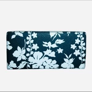 Michael Kors Bags - 🌸 Michael Kors Large Snap Wallet &Card Case 🌸 Michael Kors Bags - 🌸 Michael Kors Large Snap Wallet &Card Case 🌸